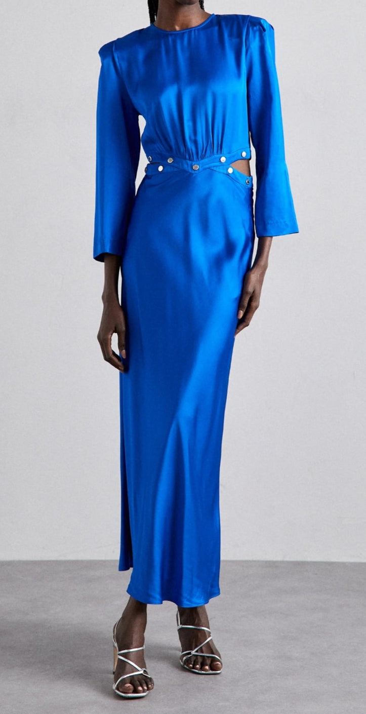 Sandro Paris Maxikleid in königsblauem Satin mit dekorativen Knöpfen und Taillendetails, perfekter Look für elegante Abende