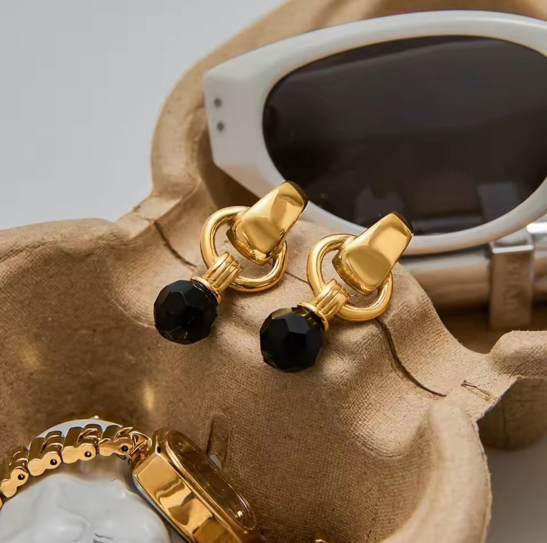 Goldene Statement-Ohrringe mit schwarzem Kristall aus Edelstahl