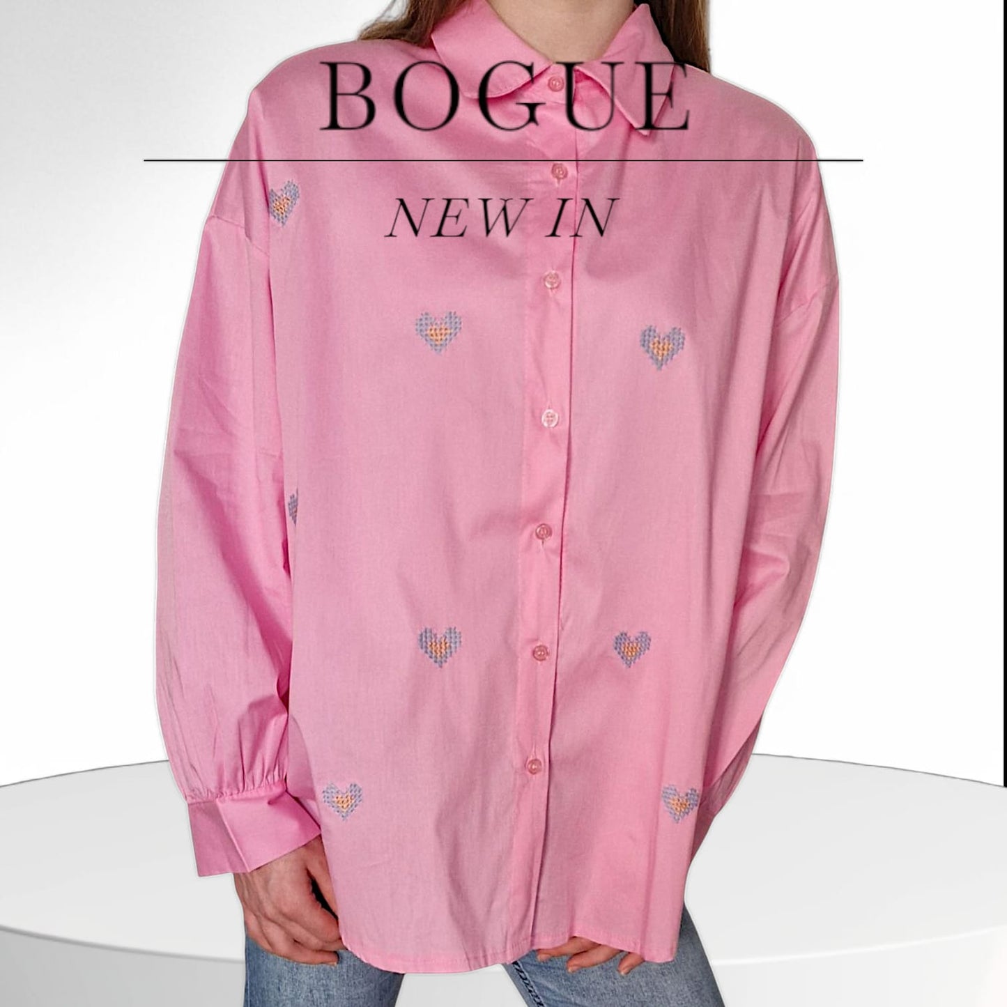 Rosa oversized Hemd mit gestickten Herzen, moderne Passform und lässiger Stil