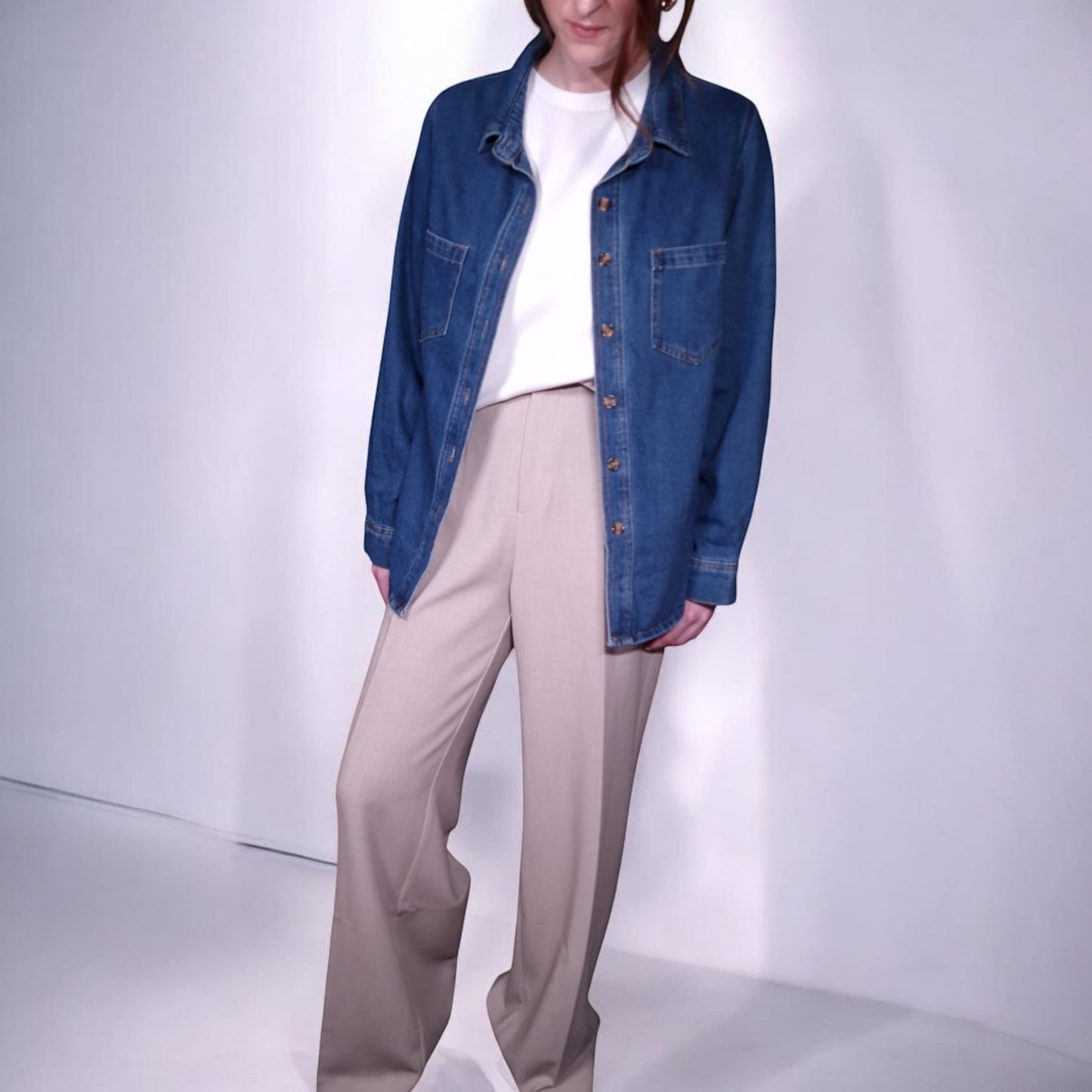 Kastiges T-Shirt in Weiß und Schwarz, dicker Stoff aus Baumwoll-Elastan-Mix, moderner Boxy-Schnitt, perfekt für Damenmode