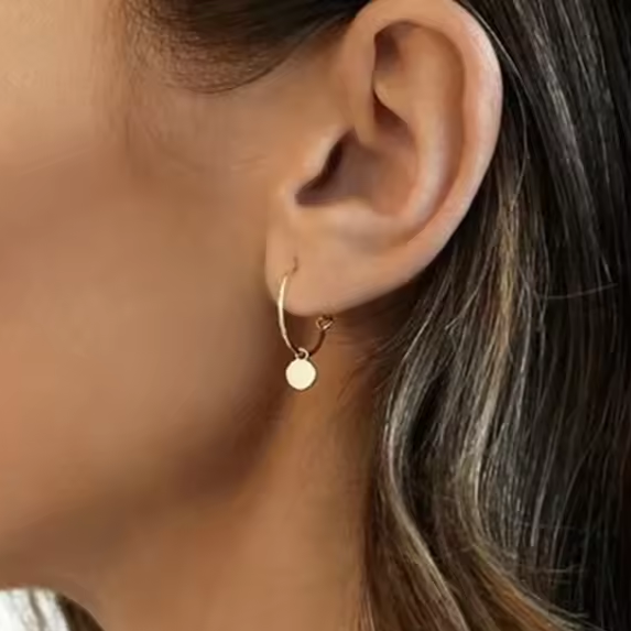 Vergoldete Creolen aus 925 Sterling Silber mit rundem Plättchen-Anhänger, gemacht für jeden Anlass