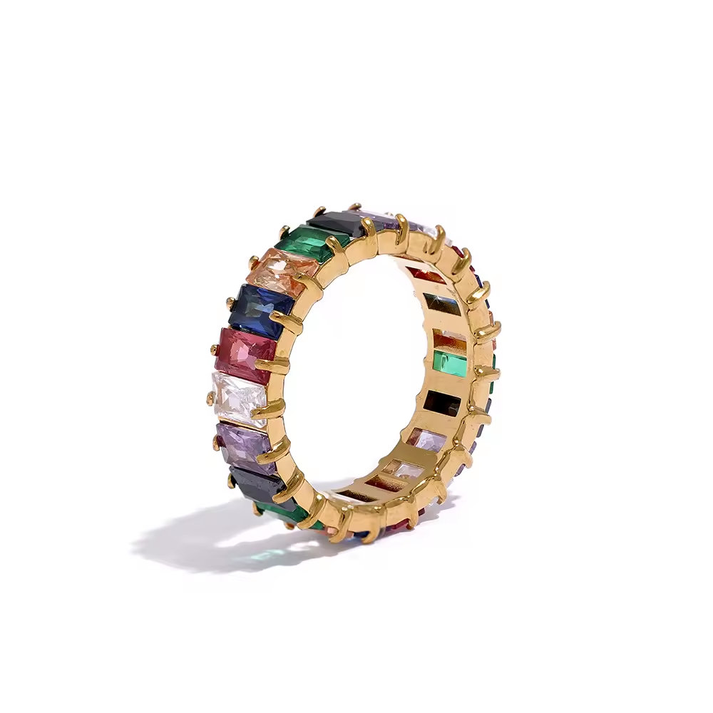 Vergoldeter Ring mit bunten Kristallen in Regenbogenfarben – funkelnder Statement-Schmuck