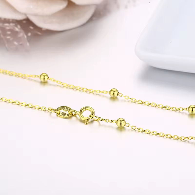 Feine goldene Kette mit kleinen Kugeln – 18K vergoldet, eleganter und schlichter Look. By Bogue