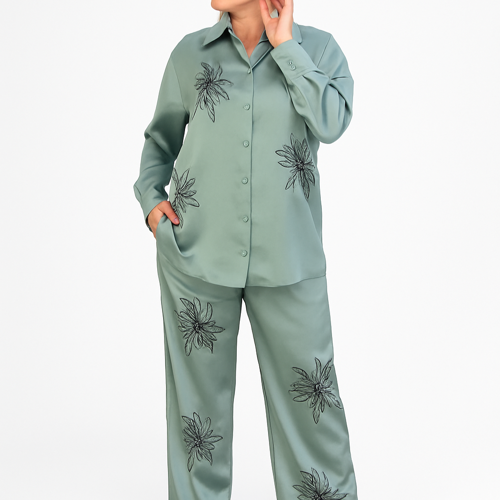 Damen-Zweiteiler-Set in glänzendem Salbeigrün mit schwarzer Blumenstickerei, bestehend aus Bluse und weiter Hose