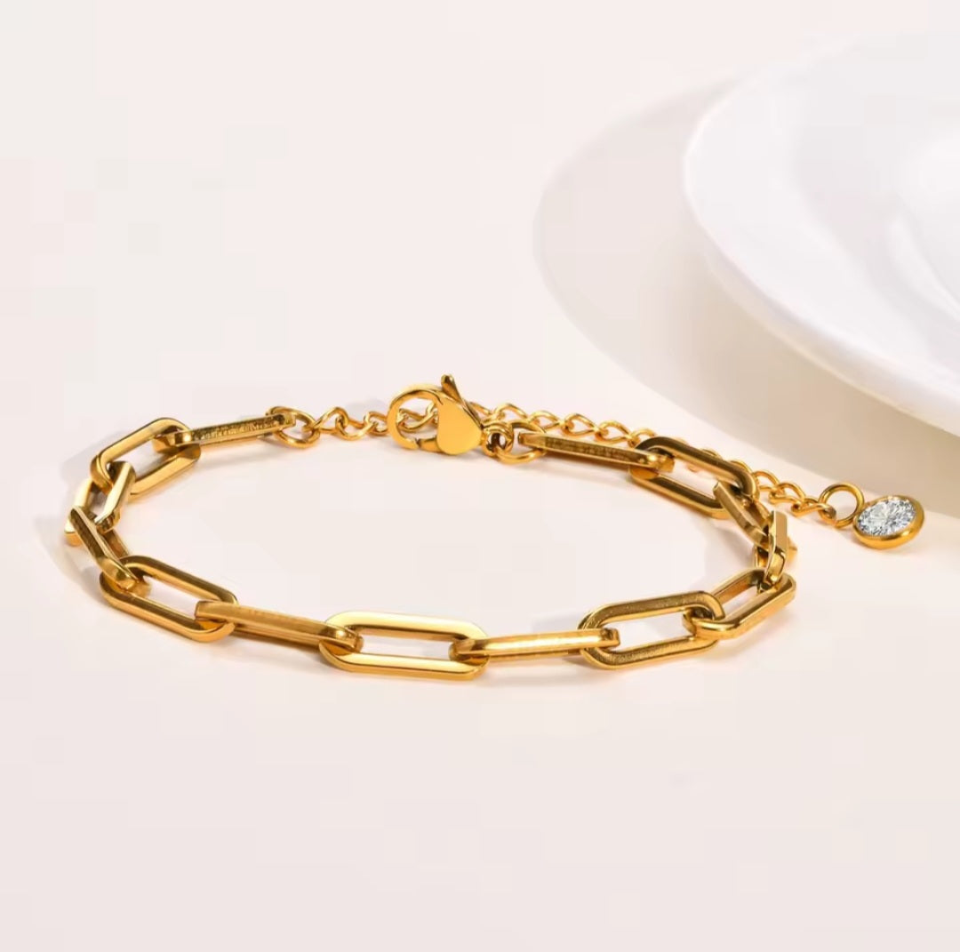 „Vergoldetes Gliederarmband aus Edelstahl, 18K IP Plating, mit rechteckigen Gliedern und Zirkonia-Anhänger, verstellbar 16–21 cm“