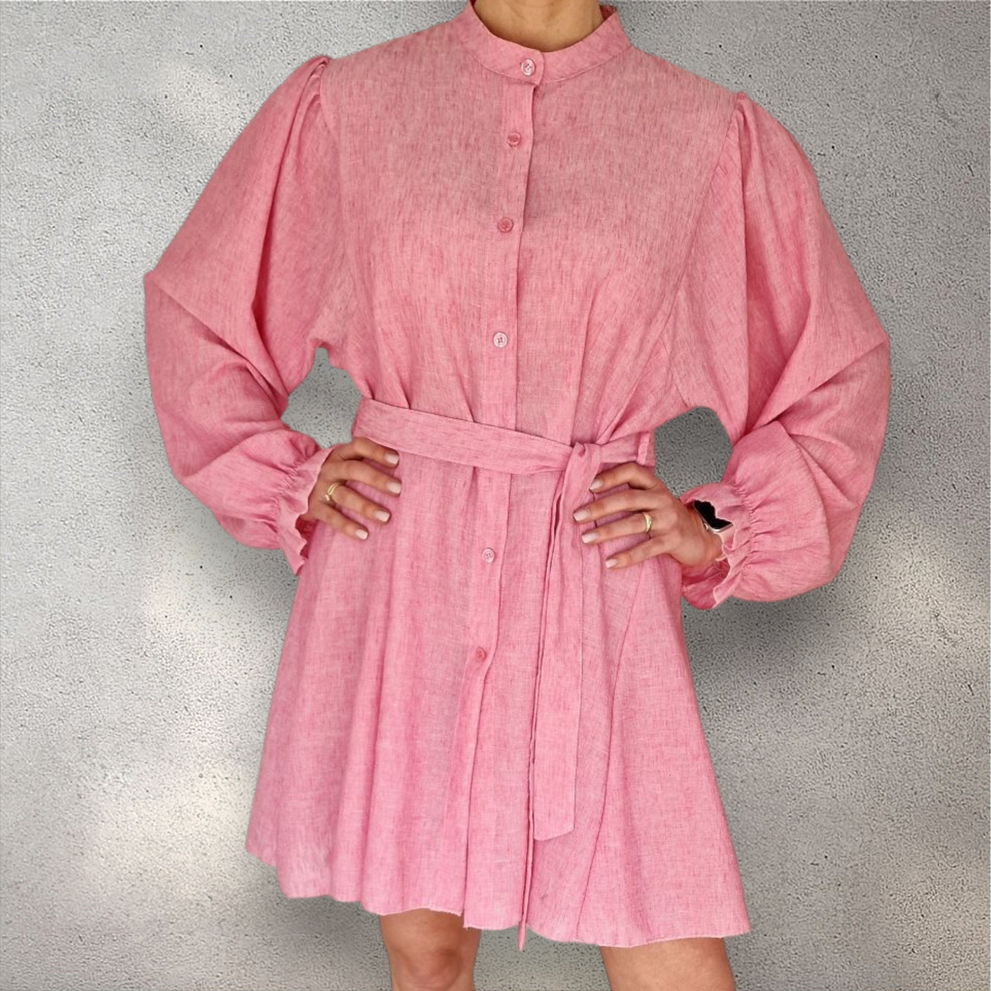 Kleid mit Bindegürtel