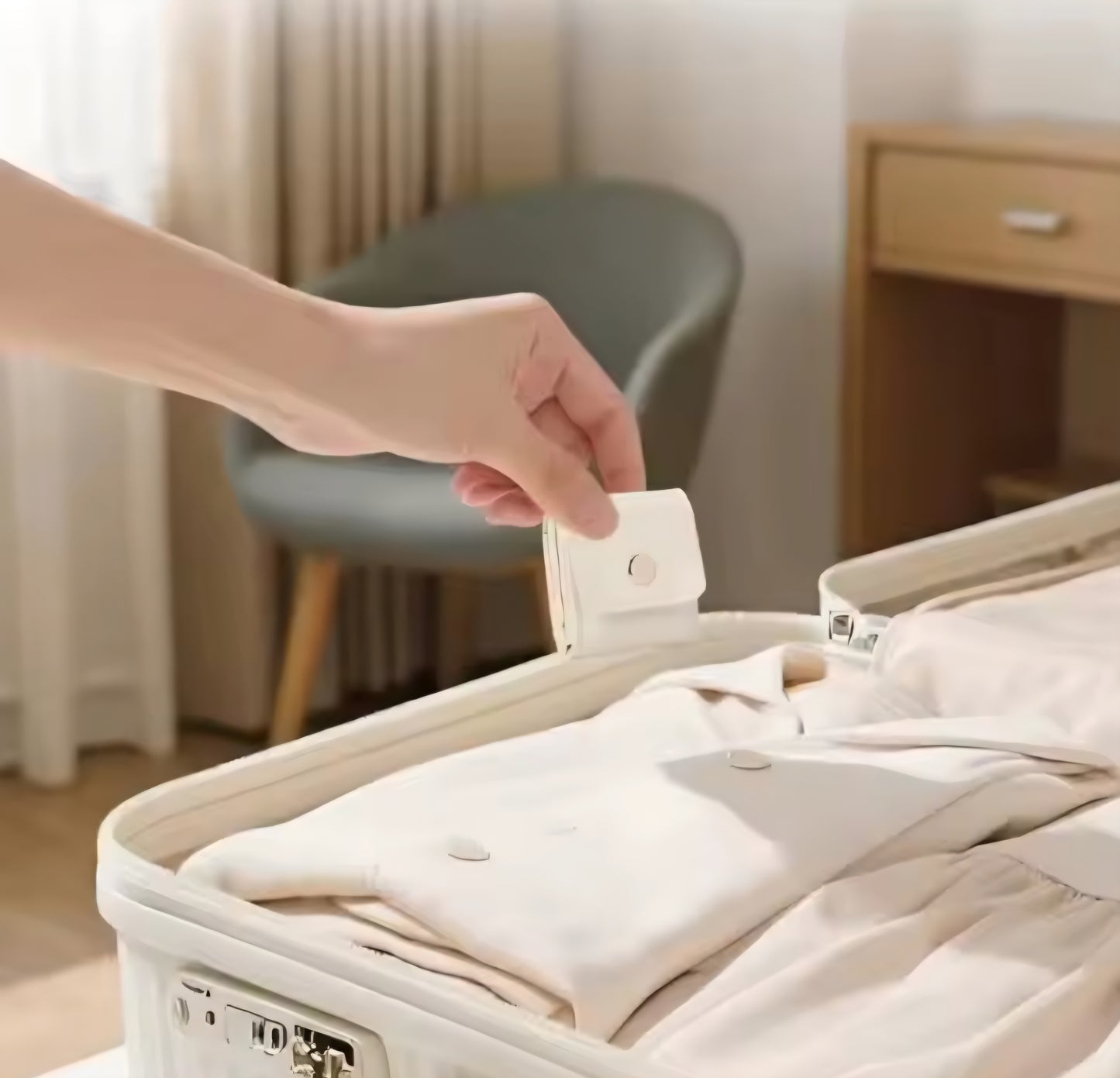 Kompakte Schmuck-Reisetasche in Grau – faltbares Schmucketui für Ringe, Ohrringe & Ketten