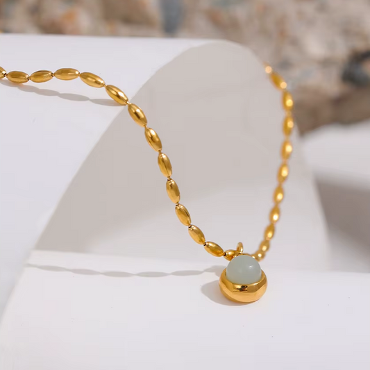 Halskette Aventurin Naturstein Anhaenger in Edelstahl
18kGold
