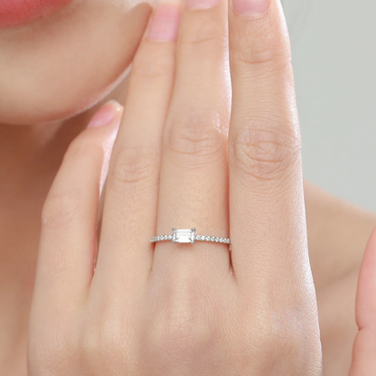 Vergoldeter Damenring mit rechteckigem klaren Kristallstein auf 925 Sterling Silber“
