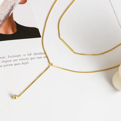 Zarte Y-förmige Halskette aus Edelstahl mit 14 Karat Vergoldung, feiner Kugelanhänger, minimalistisches und elegantes Schmuckstück.