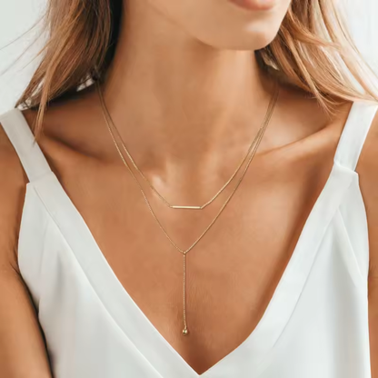 Zarte Y-förmige Halskette aus Edelstahl mit 14 Karat Vergoldung, feiner Kugelanhänger, minimalistisches und elegantes Schmuckstück.