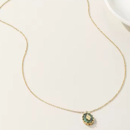 Goldene Halskette mit ovalem African Turquoise Naturstein Anhänger