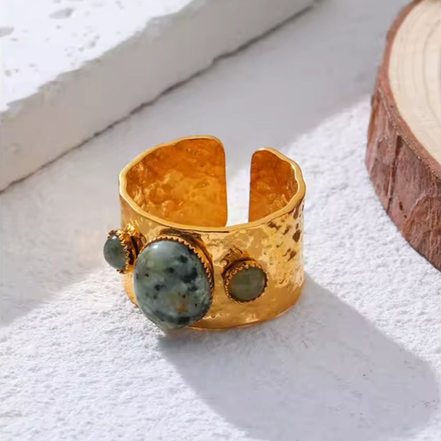 Goldener Statement Ring mit African Turquoise und Malay Jade Steinen