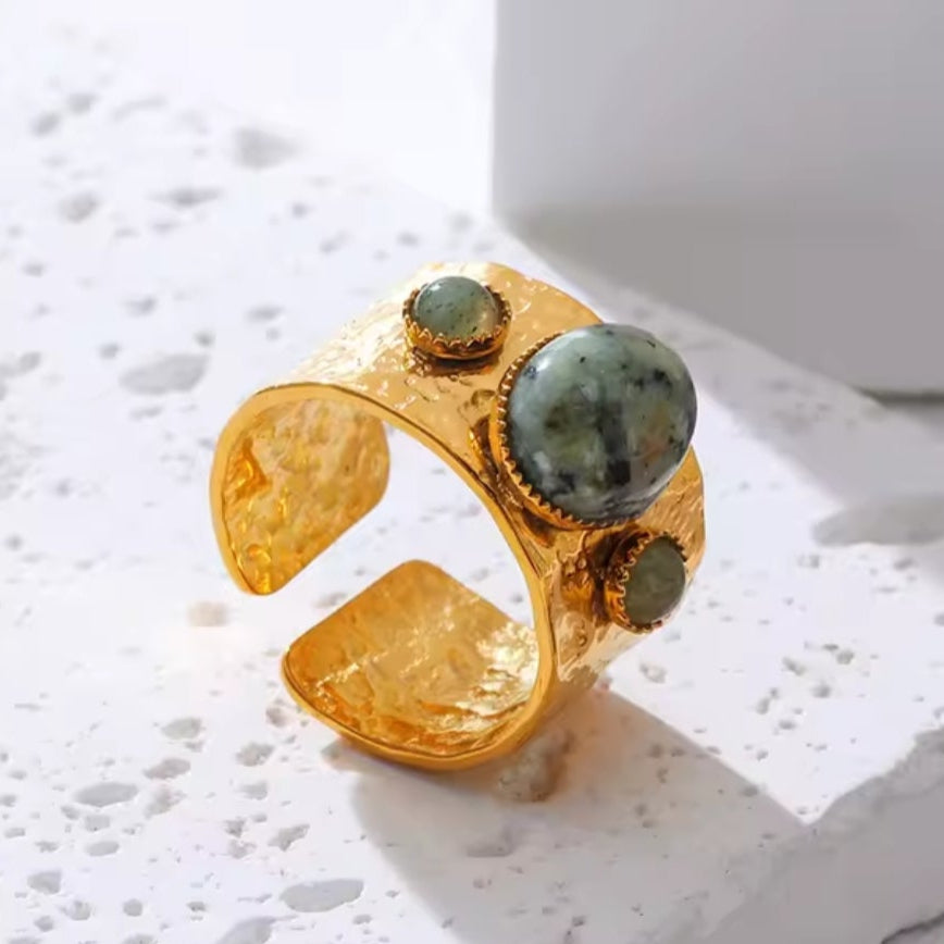 Goldener Statement Ring mit African Turquoise und Malay Jade Steinen