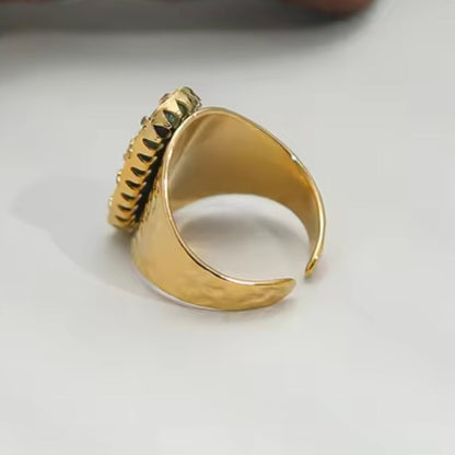 Goldener Statement Ring mit ovalem African Turquoise Naturstein