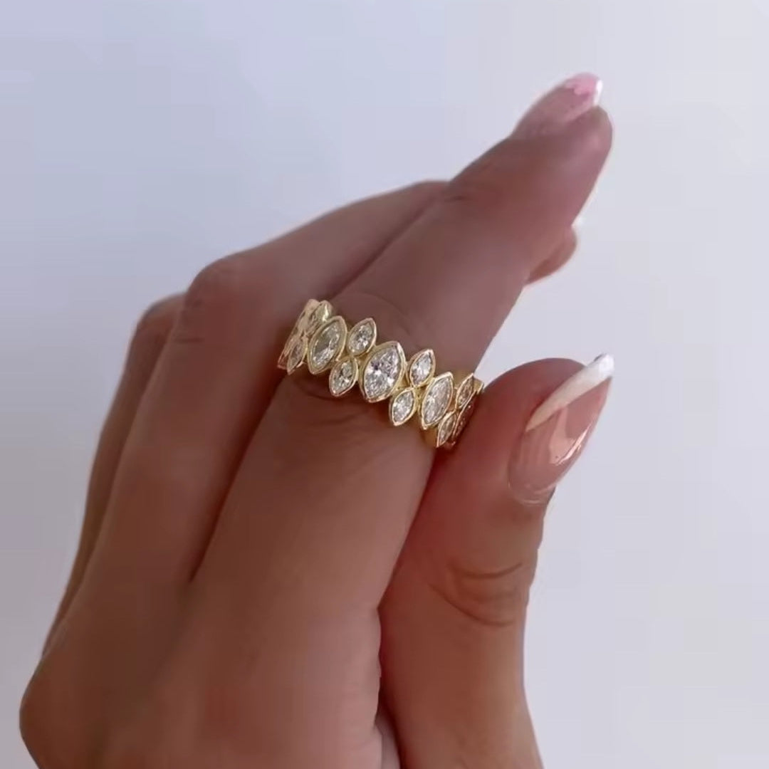 Goldener Zirkonia Ring aus 925 Sterling Silber mit ovalen Steinen – eleganter Damen Schmuck von Bogue