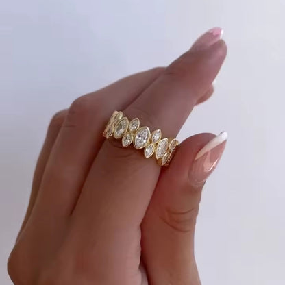 Goldener Zirkonia Ring aus 925 Sterling Silber mit ovalen Steinen – eleganter Damen Schmuck von Bogue
