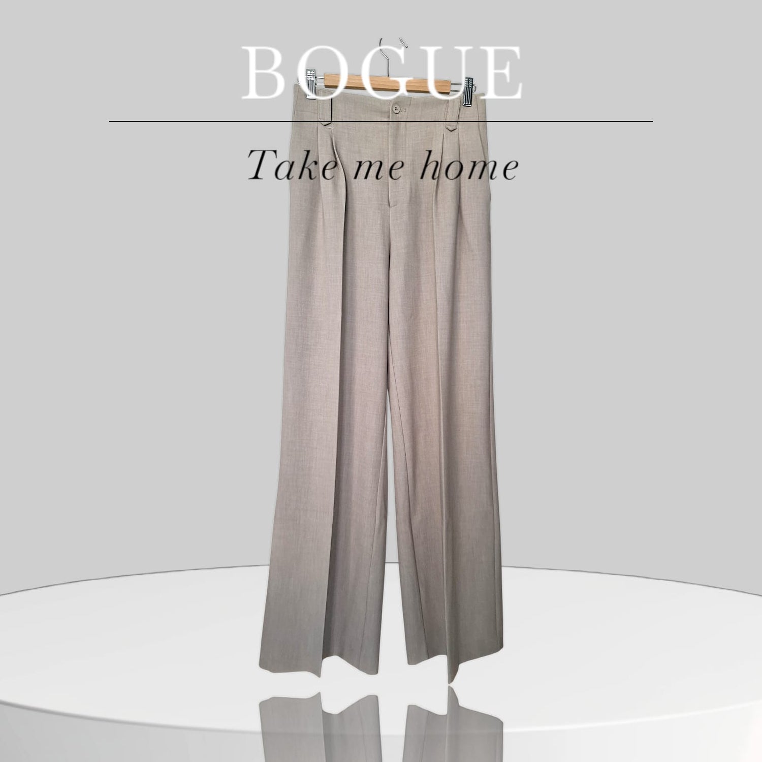 "Weite Stoffhose mit hoher Taille in Beige, leicht ausgestelltes Bein, eleganter Stoff, ideal für Büro & Freizeit