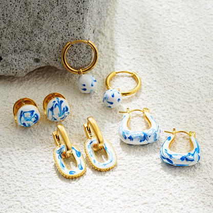 Ohrring Set mit blau weißem Emaille, perfekt für jeden Anlass