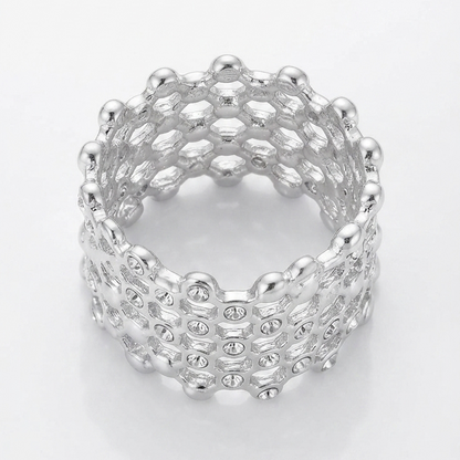 Silberner Statement-Netz-Ring mit Kristallbesatz, 14 mm breit.