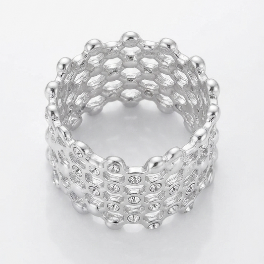 Silberner Statement-Netz-Ring mit Kristallbesatz, 14 mm breit.