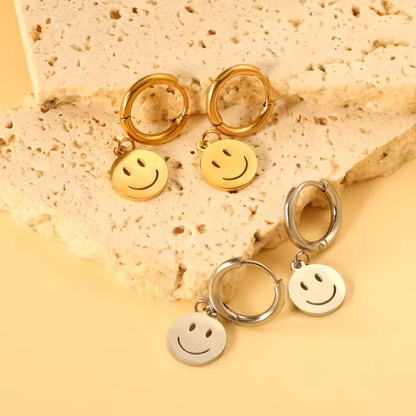 925 Silber Creolen mit Smiley-Anhänger, 18K vergoldet für langlebigen Glanz in Gold und Silber