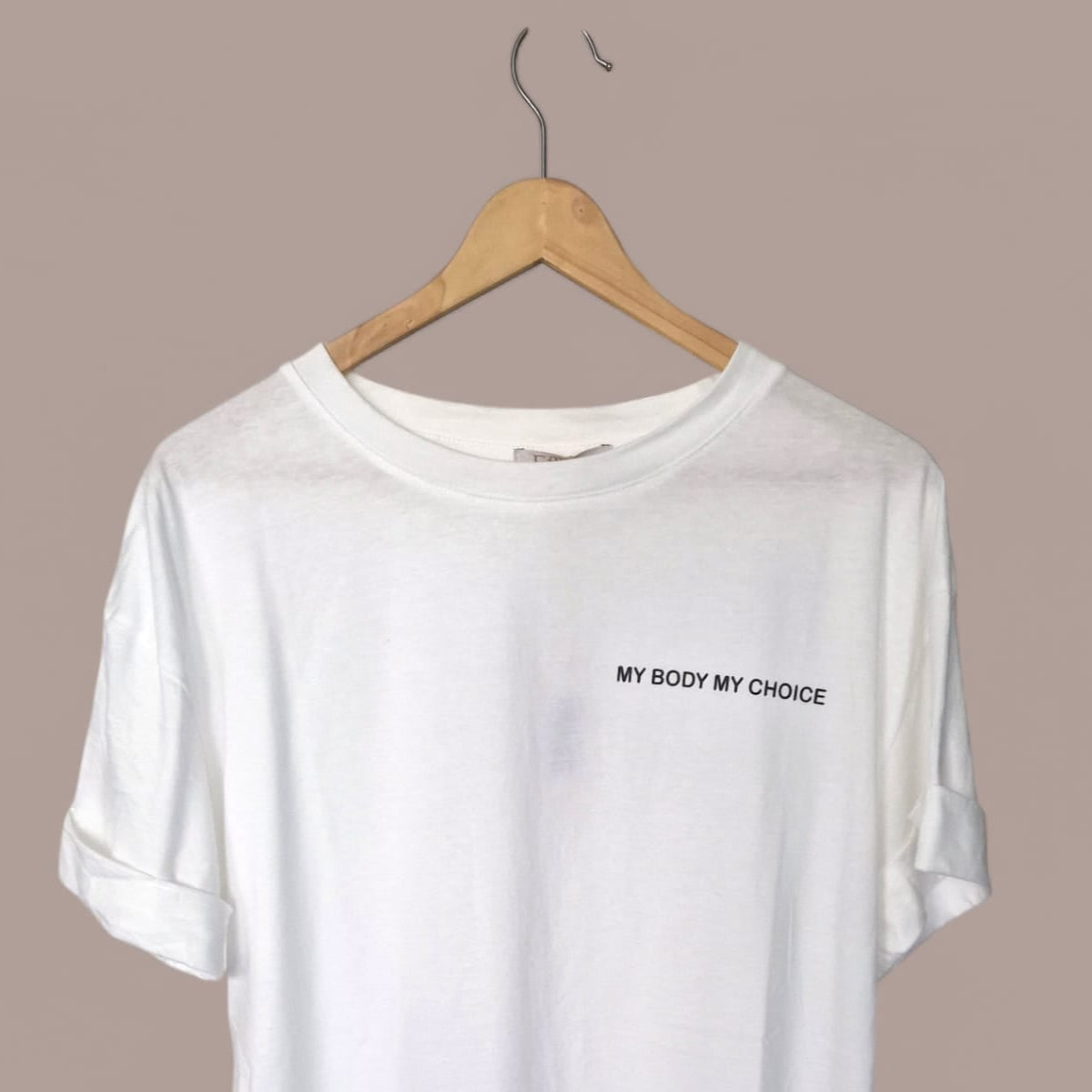 Minimalistisches weißes T-Shirt mit 'My Body My Choice'-Aufdruck, 100 % Baumwolle, lockere Passform, ideal für Damen und Herren
