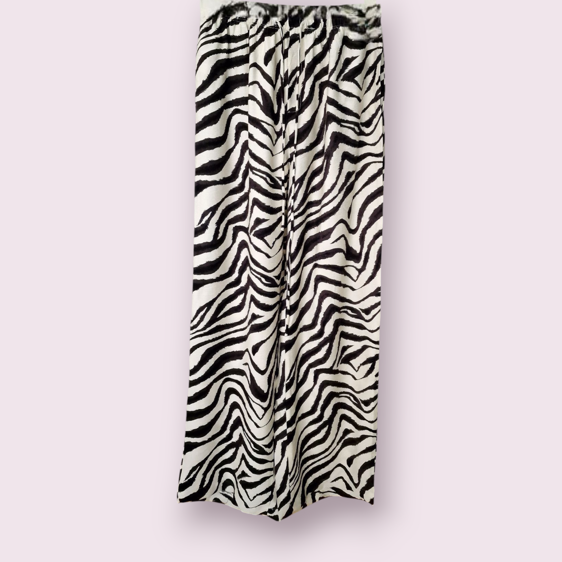 Animal-Print Stoffhose in Schwarz-Weiß