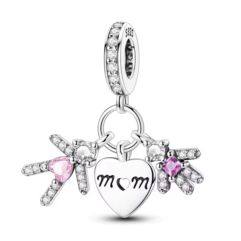 Charm aus 925 Sterling Silber mit graviertem „MOM“-Herz und zwei Mädchenanhängern mit Zirkonia in Rosa und Lila – Geschenkidee für Mütter