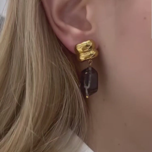 Goldene Statement-Ohrringe mit schwarzem Marmor-Tropfen – Edelstahl