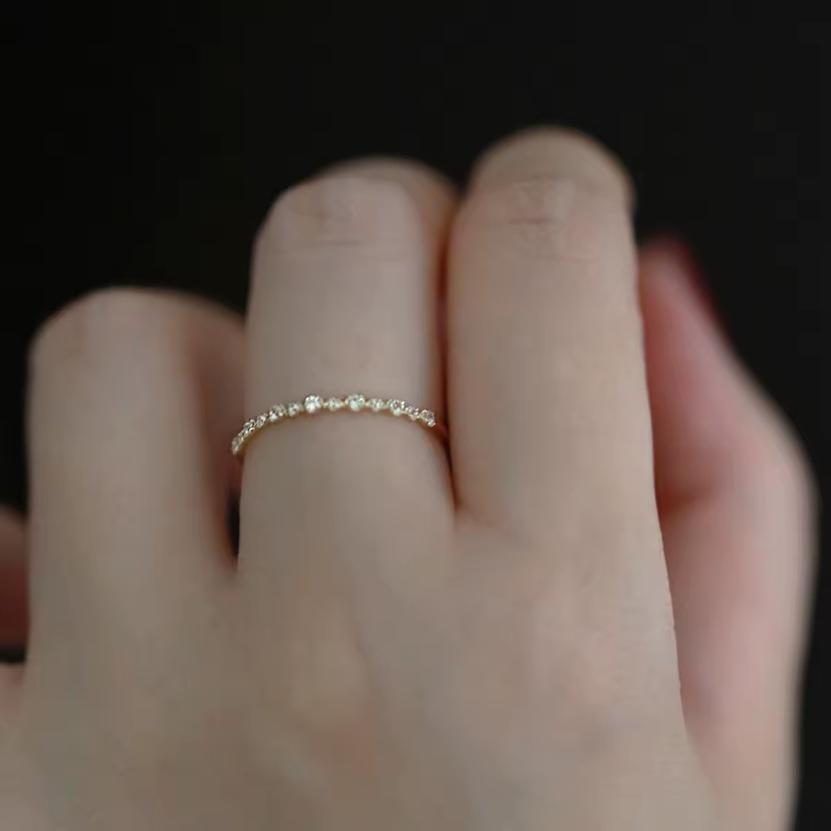 Ring Sparkle Line – Feiner 14K Goldring mit filigranen Zirkonia