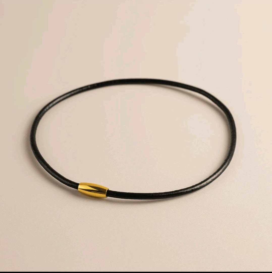 Minimalistische Leder-Halskette & Armband – 2-in-1 Design mit Gold-Magnetverschluss