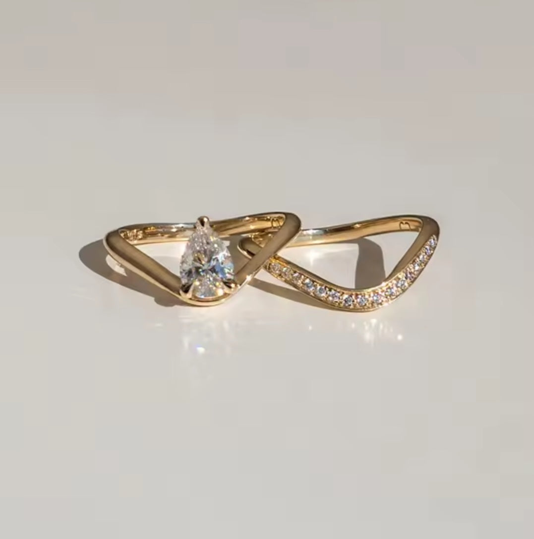 ✨ Minimalistischer V Zirkonia Ring, aus 925 Sterling Silber, vergoldet