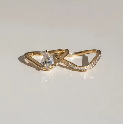 ✨ Minimalistischer V Zirkonia Ring, aus 925 Sterling Silber, vergoldet