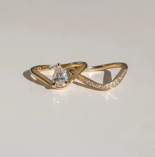 ✨ Minimalistischer V Zirkonia Ring, aus 925 Sterling Silber, vergoldet