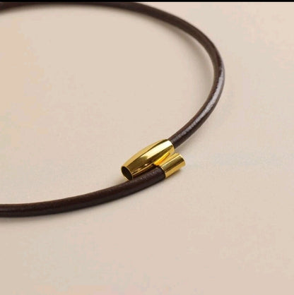 Minimalistische Leder-Halskette & Armband – 2-in-1 Design mit Gold-Magnetverschluss