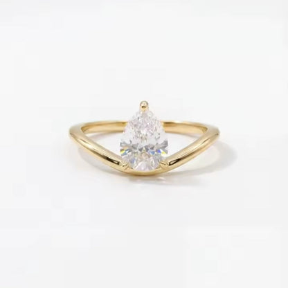 ✨ Minimalistischer V Zirkonia Ring, aus 925 Sterling Silber, vergoldet