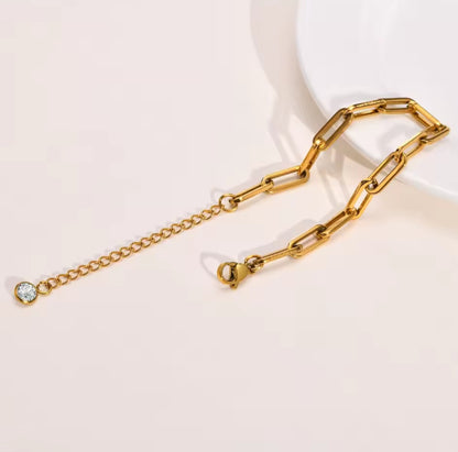 „Vergoldetes Gliederarmband aus Edelstahl, 18K IP Plating, mit rechteckigen Gliedern und Zirkonia-Anhänger, verstellbar 16–21 cm“