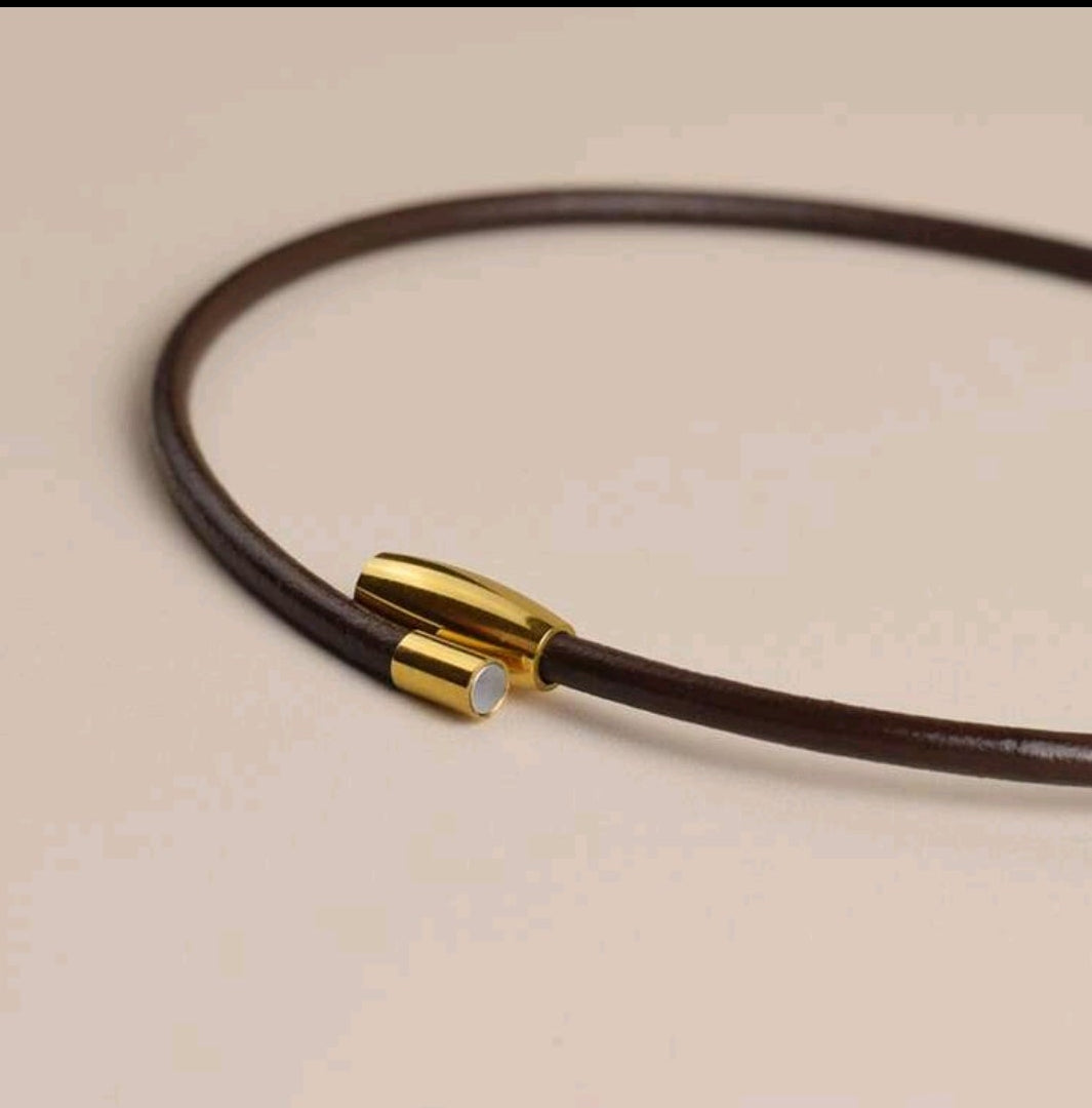 Minimalistische Leder-Halskette & Armband – 2-in-1 Design mit Gold-Magnetverschluss
