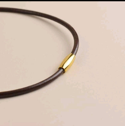 Minimalistische Leder-Halskette & Armband – 2-in-1 Design mit Gold-Magnetverschluss