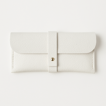 Brillenetui aus echtem Leder in Cremeweiß mit Druckknopfverschluss